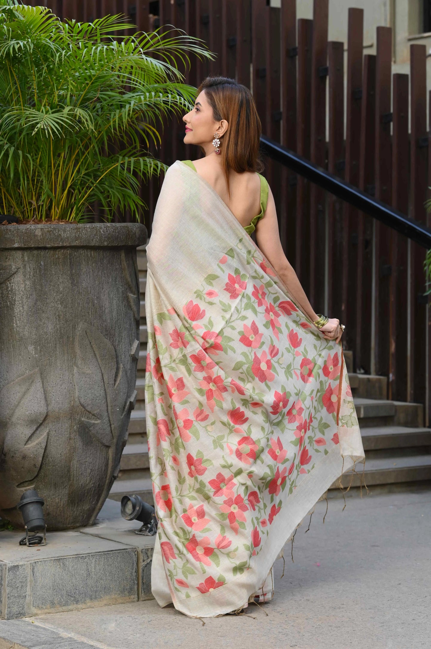 Beige Mul Muga Cotton with jamnadhi Sunflower Sarees