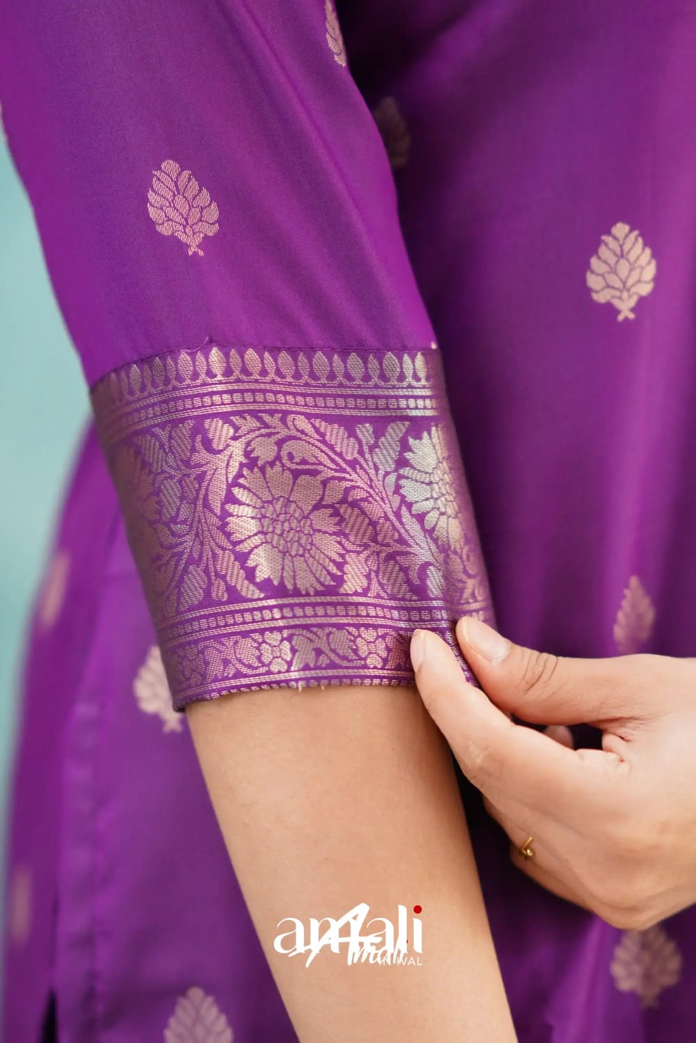 Sanvi – Purple Blended Paithani Silk Salwar Set