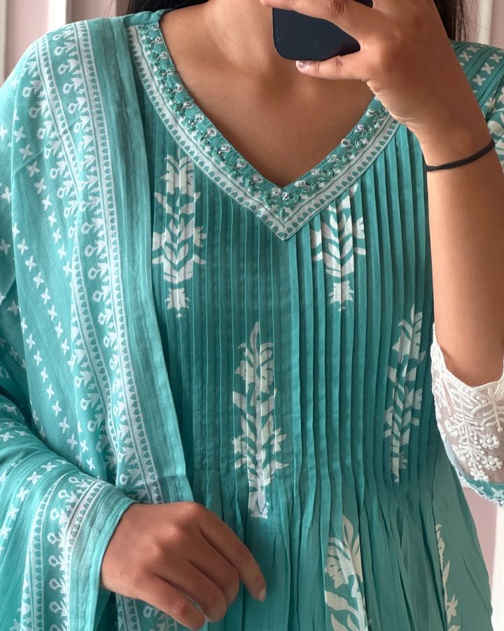 PRINTED COTTON V NECK SUIT WITH COTTON - DUPATTA.