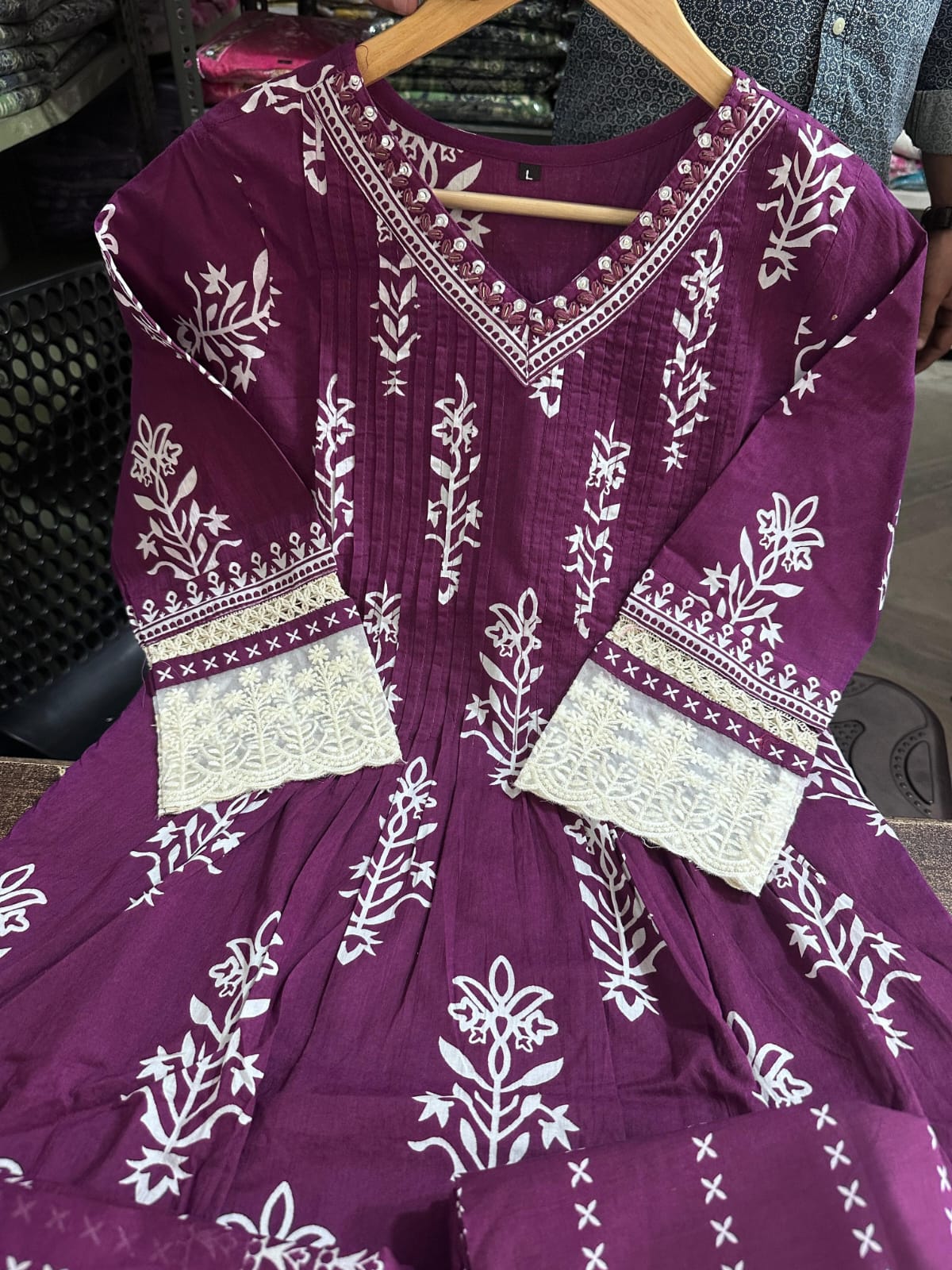 PRINTED COTTON V NECK SUIT WITH COTTON - DUPATTA.