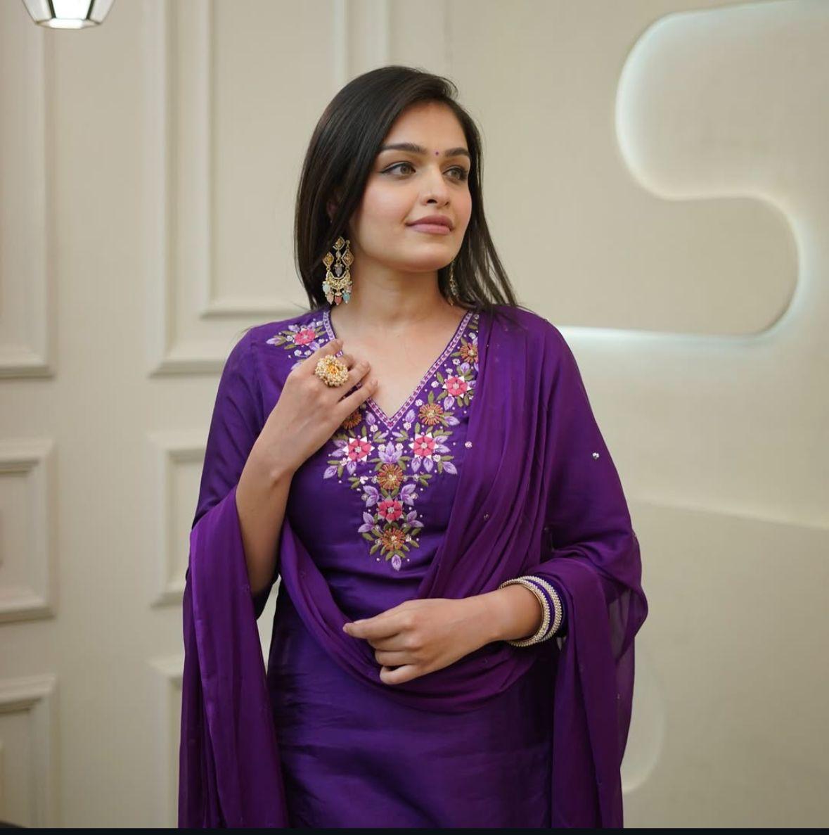 ROYAL ELEGANCE IN EVERY THREAD