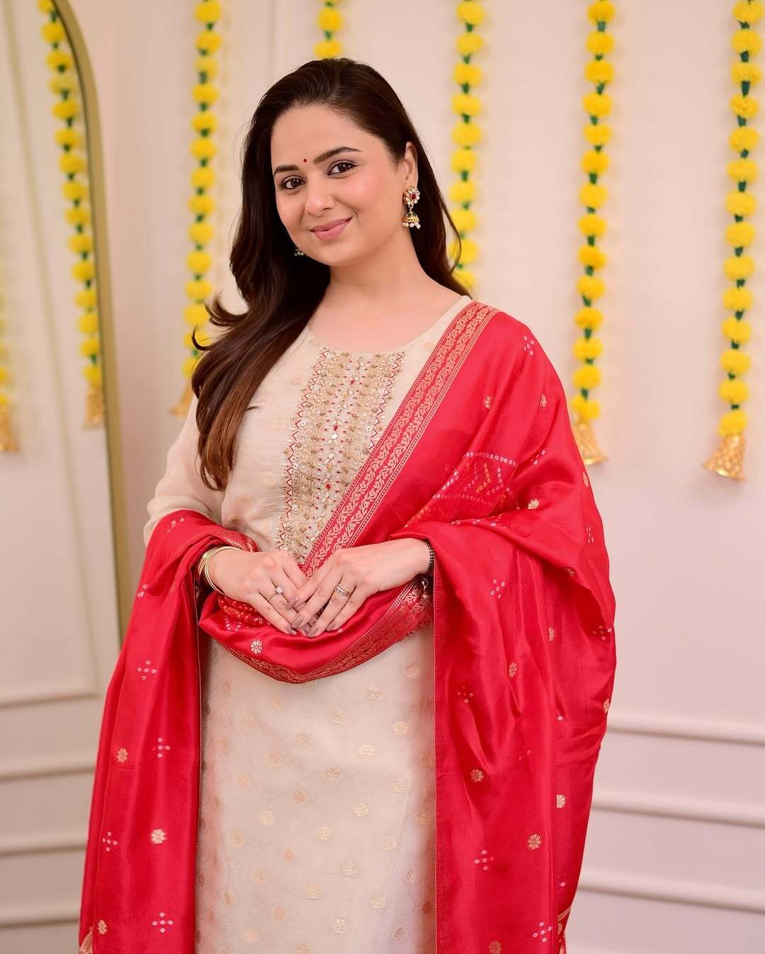 Ivory Silk Kurti Set with Embroidery & Crimson Jequard Dupatta.