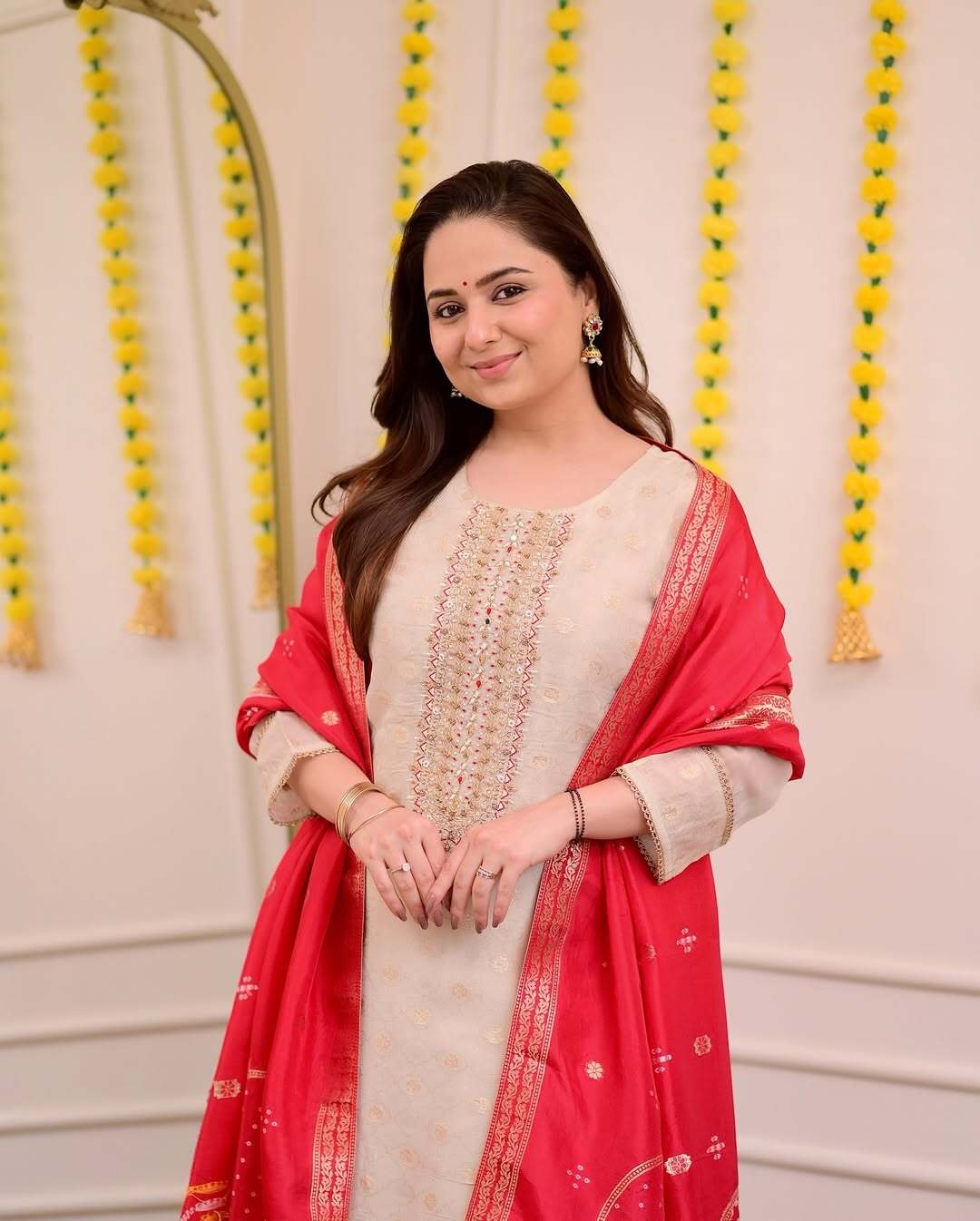 Ivory Silk Kurti Set with Embroidery & Crimson Jequard Dupatta.