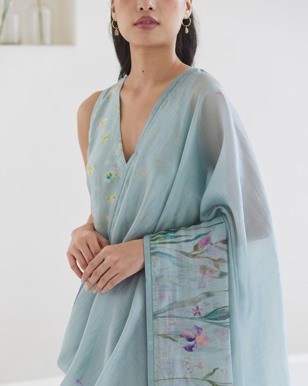 Grace in Bloom- Pure Linen Saree