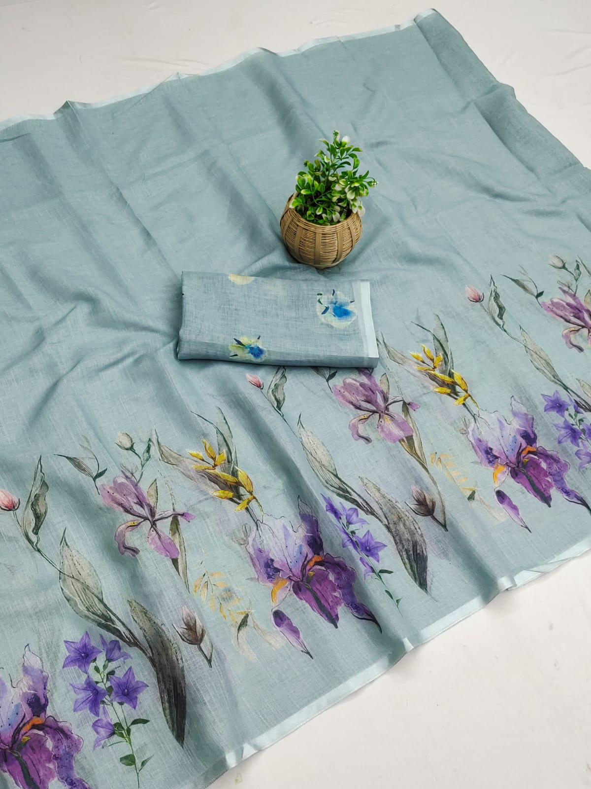 Grace in Bloom- Pure Linen Saree