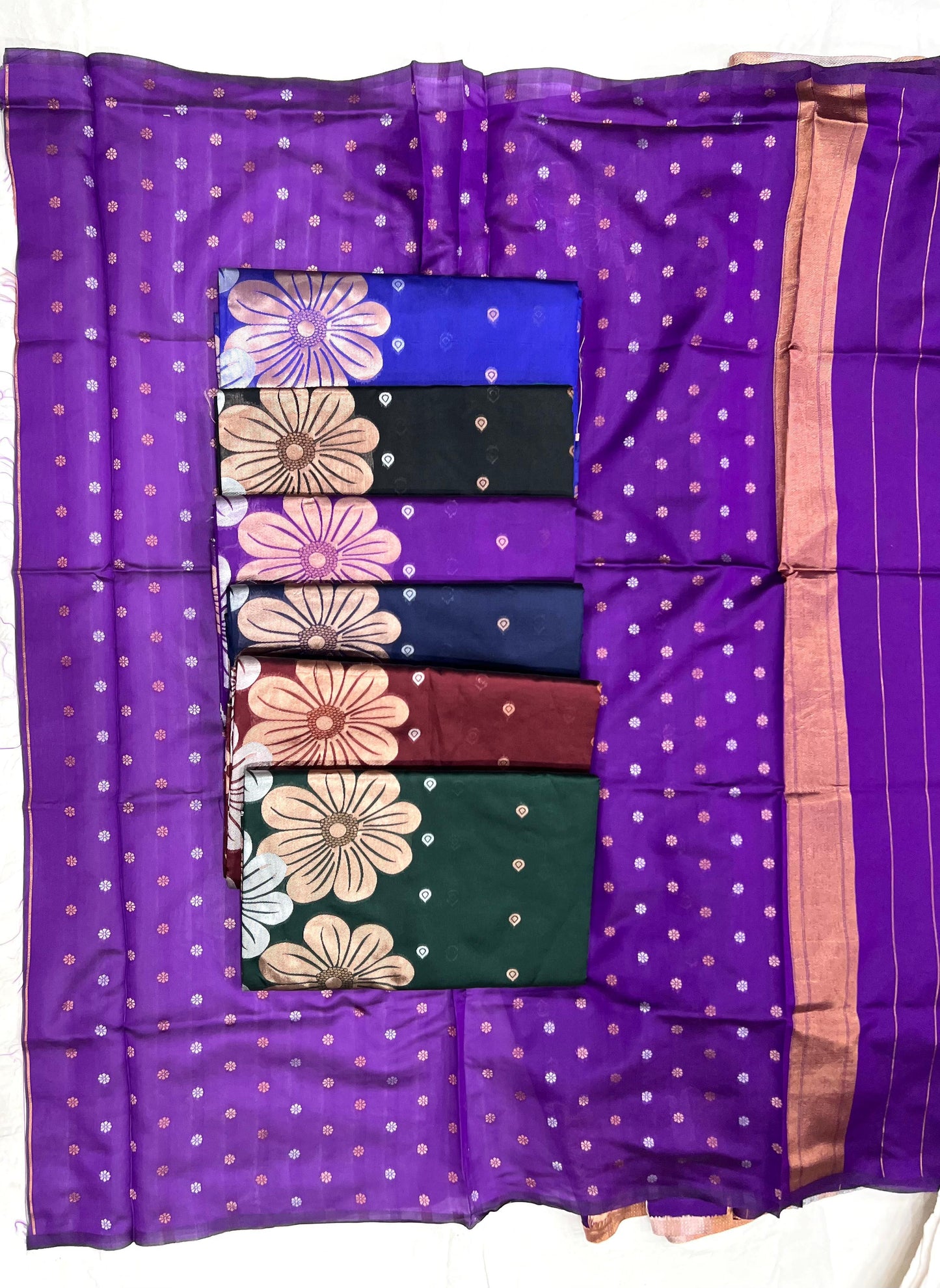 Elegant Floral Lichi Silk Saree with Matching Blouse Piece.