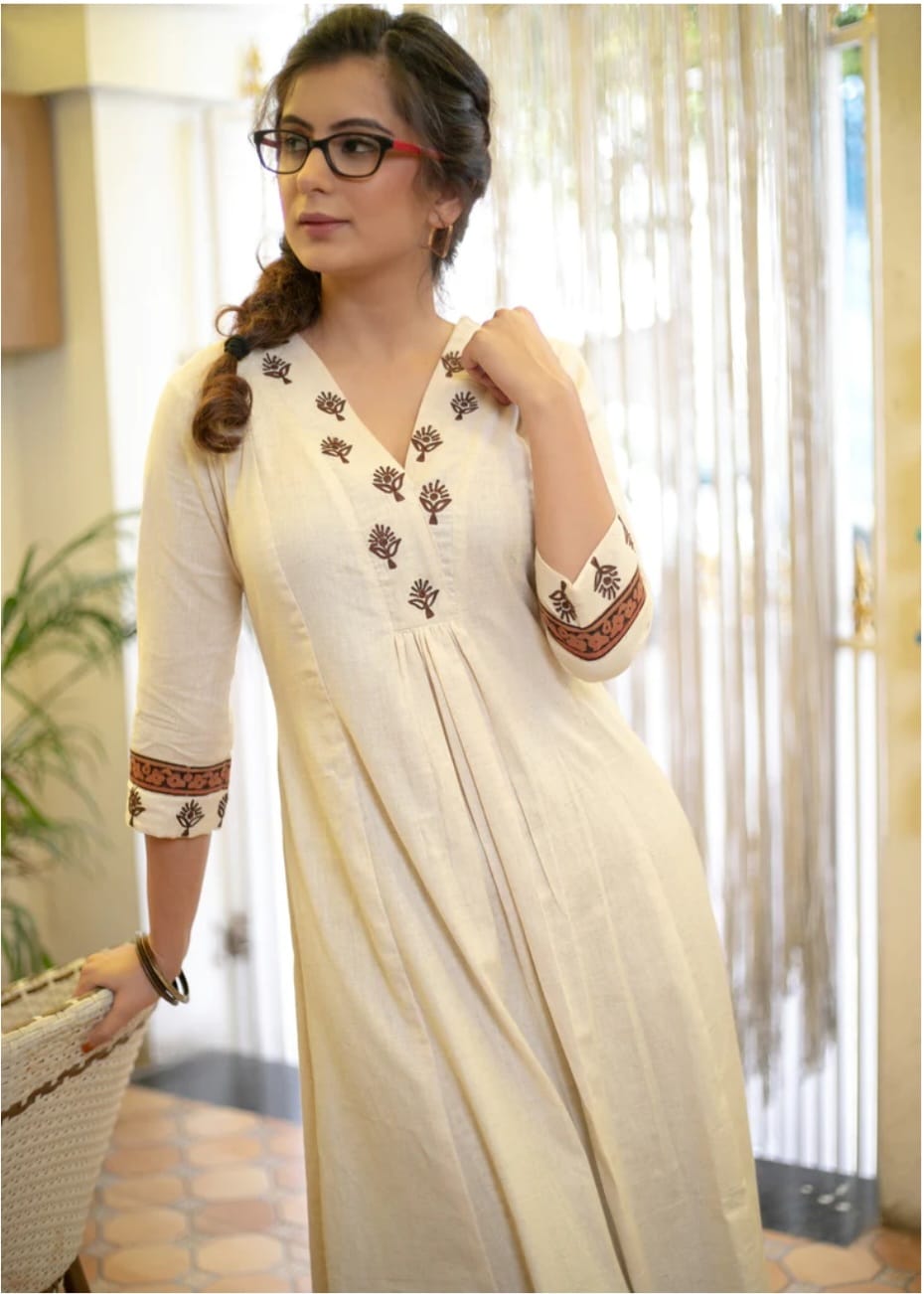 Off-White Cotton Flex Kurti Set with Block Print & Embroidery.