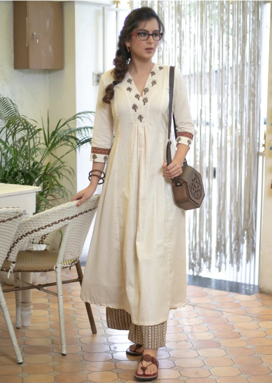 Off-White Cotton Flex Kurti Set with Block Print & Embroidery.