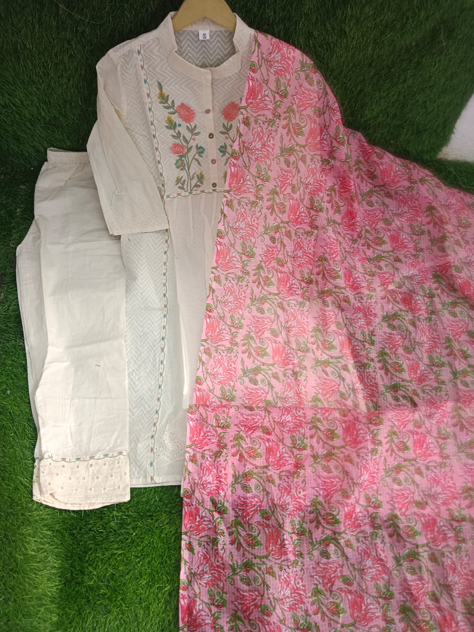 Graceful Light Green Cotton Kurta Set.