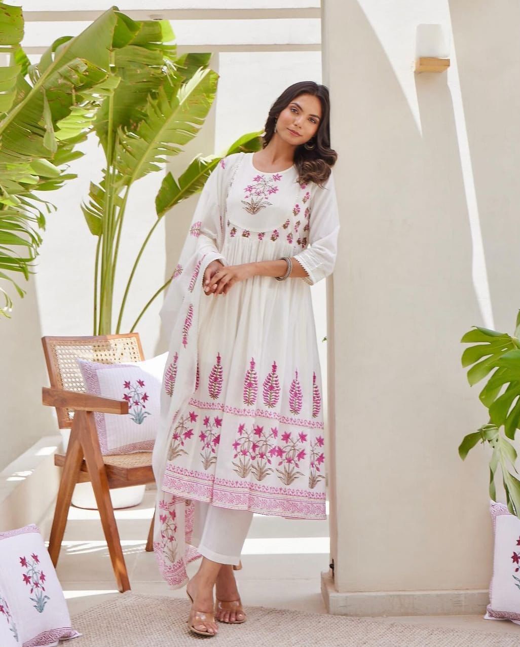Floral Print White Cotton Kurti Set.