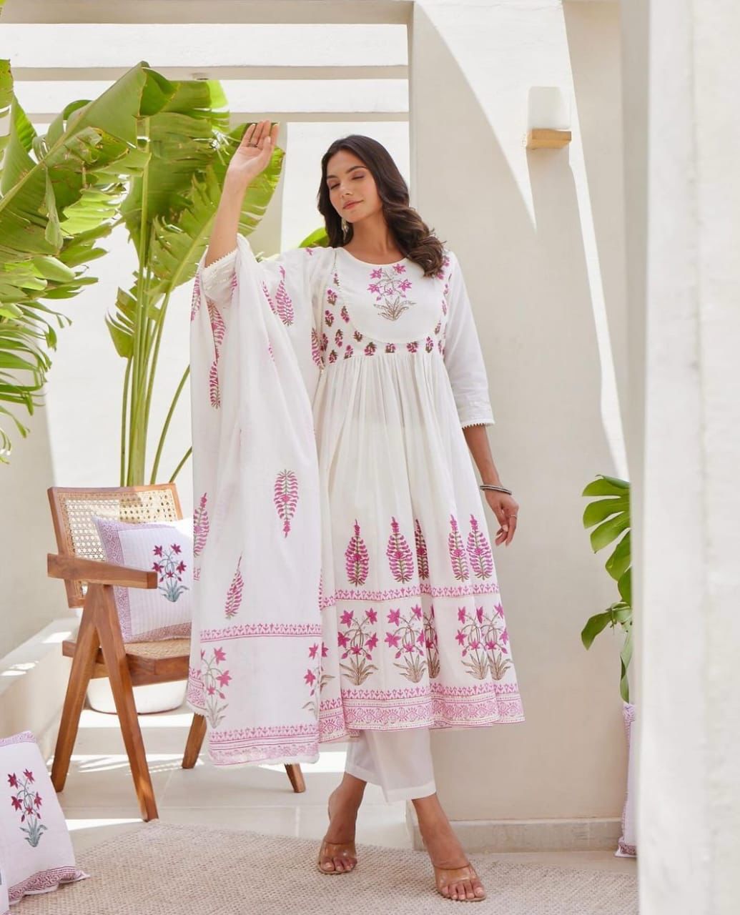 Floral Print White Cotton Kurti Set.
