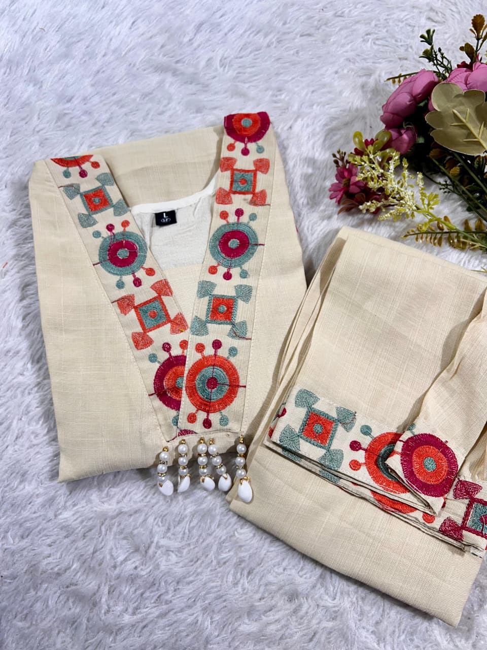 FESTIVAL COLLECTION – Elegant Embroidered Cotton Coord Set.