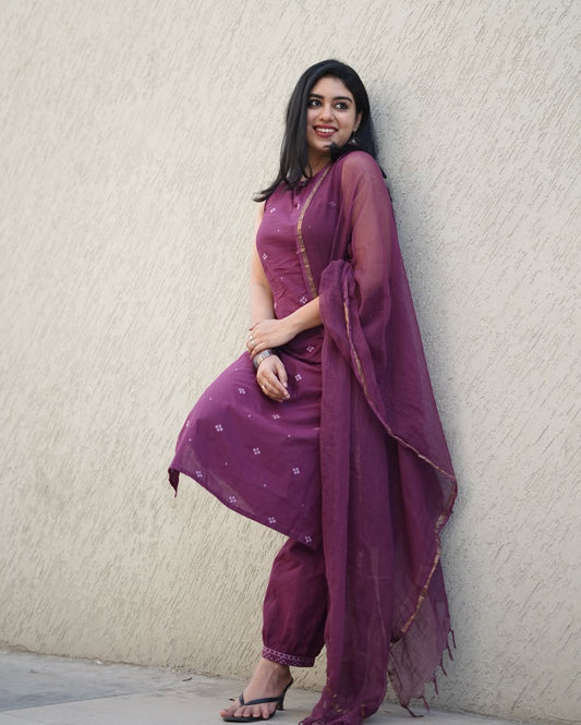 PURE COTTAN KURTIS WITH BEAUTYFUL KOTADORIYA DUPATTA.