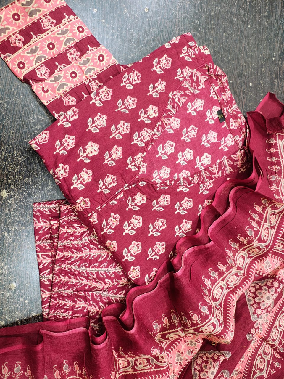 FESTIVAL SPECIAL COTTAN KURTI WITH PANTS AND DUPATTA.