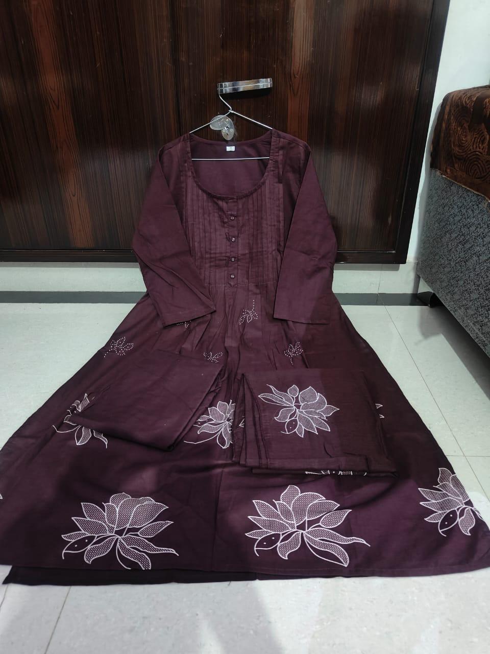 ROYAL PLUM ELEGANCE – Where Tradition Meets Trend