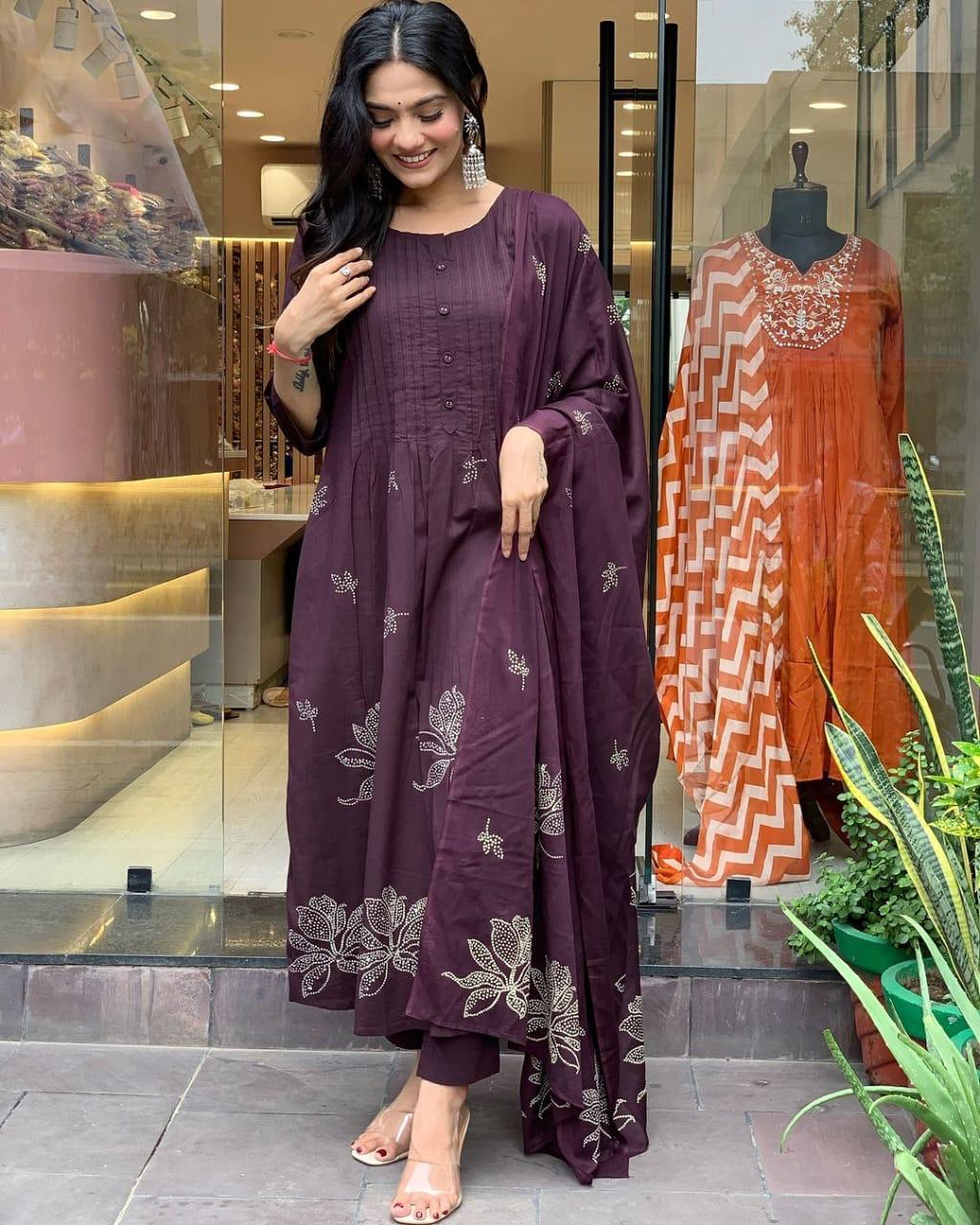 ROYAL PLUM ELEGANCE – Where Tradition Meets Trend