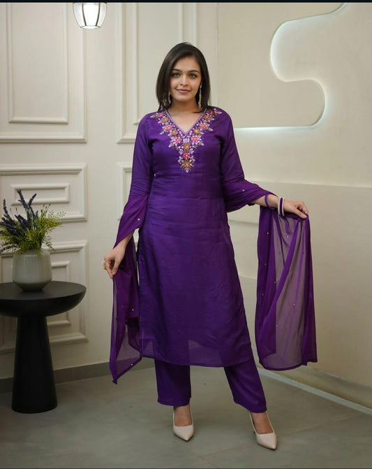 ROYAL ELEGANCE IN EVERY THREAD