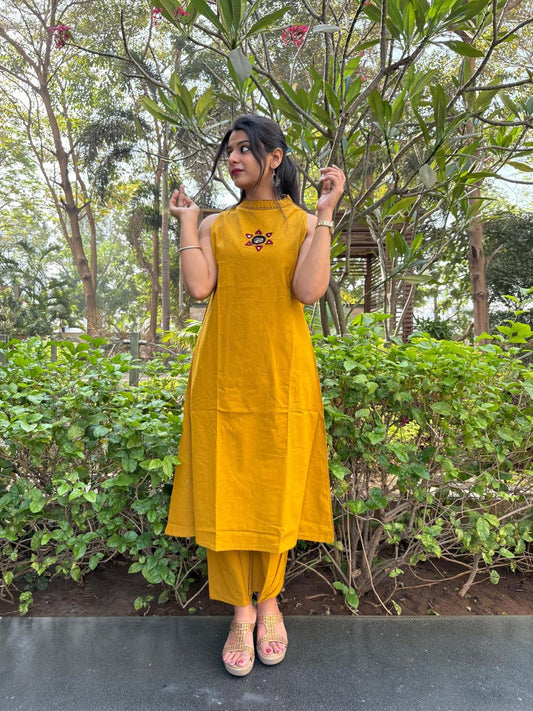 Cut Kurti Set with Embroidered Detailing