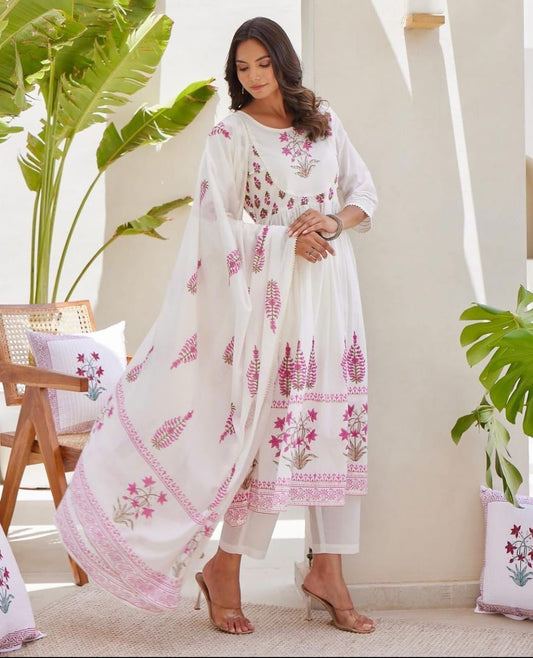 Floral Print White Cotton Kurti Set.