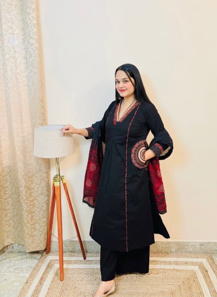 PREMIUM PURE COTTON HEAVY EMBROIDERED SUIT SET.