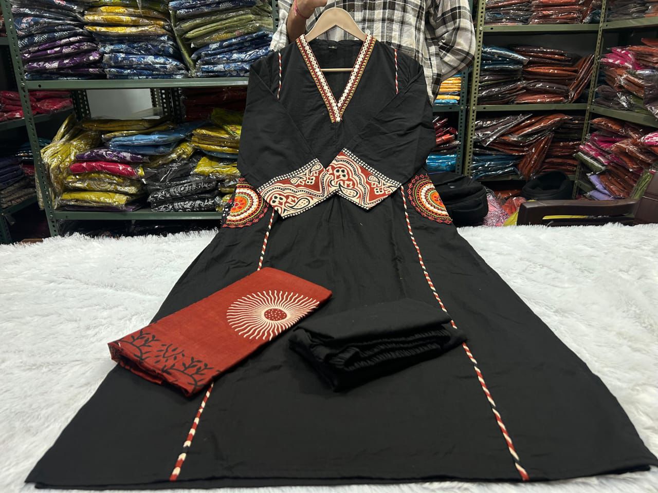 PREMIUM PURE COTTON HEAVY EMBROIDERED SUIT SET.